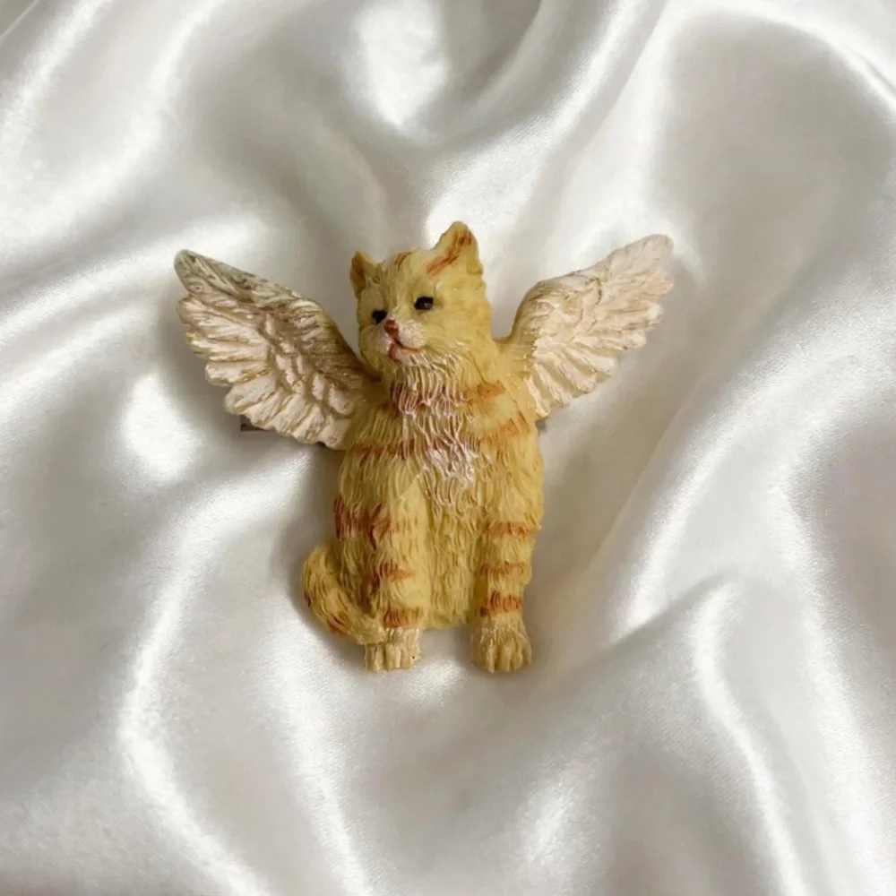 Angel Wing Cat Figurine - Cream/Orange Brooch